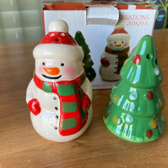 Two Sets of Mikasa Holiday Salt & Pepper Shakers NIB - Picture 3 of 4